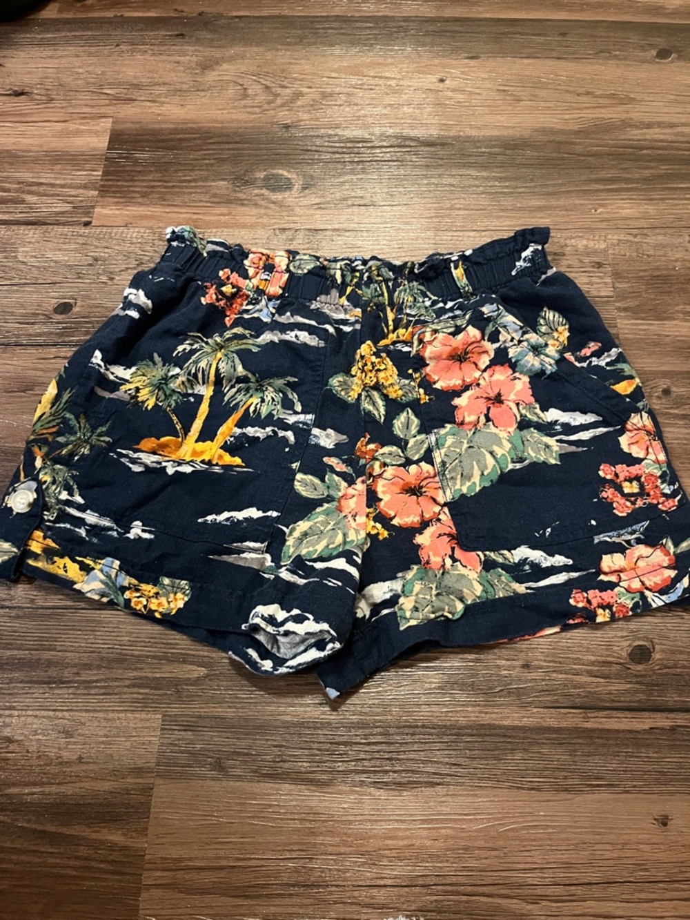 Floral beachy tropical boho casual time and tru pull on shorts
